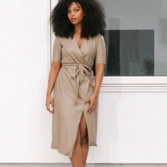 NWT Smash + Tess // MARGOT VEGAN LEATHER MIDI DRESS TAUPE COLOUR - Picture 1 of 11